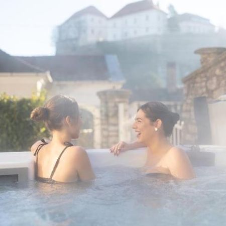 Frida Apartman, Exkluziv Varpanoramaval, A Belvaros Sziveben, Ingyenes Parkolassal Veszprém Buitenkant foto