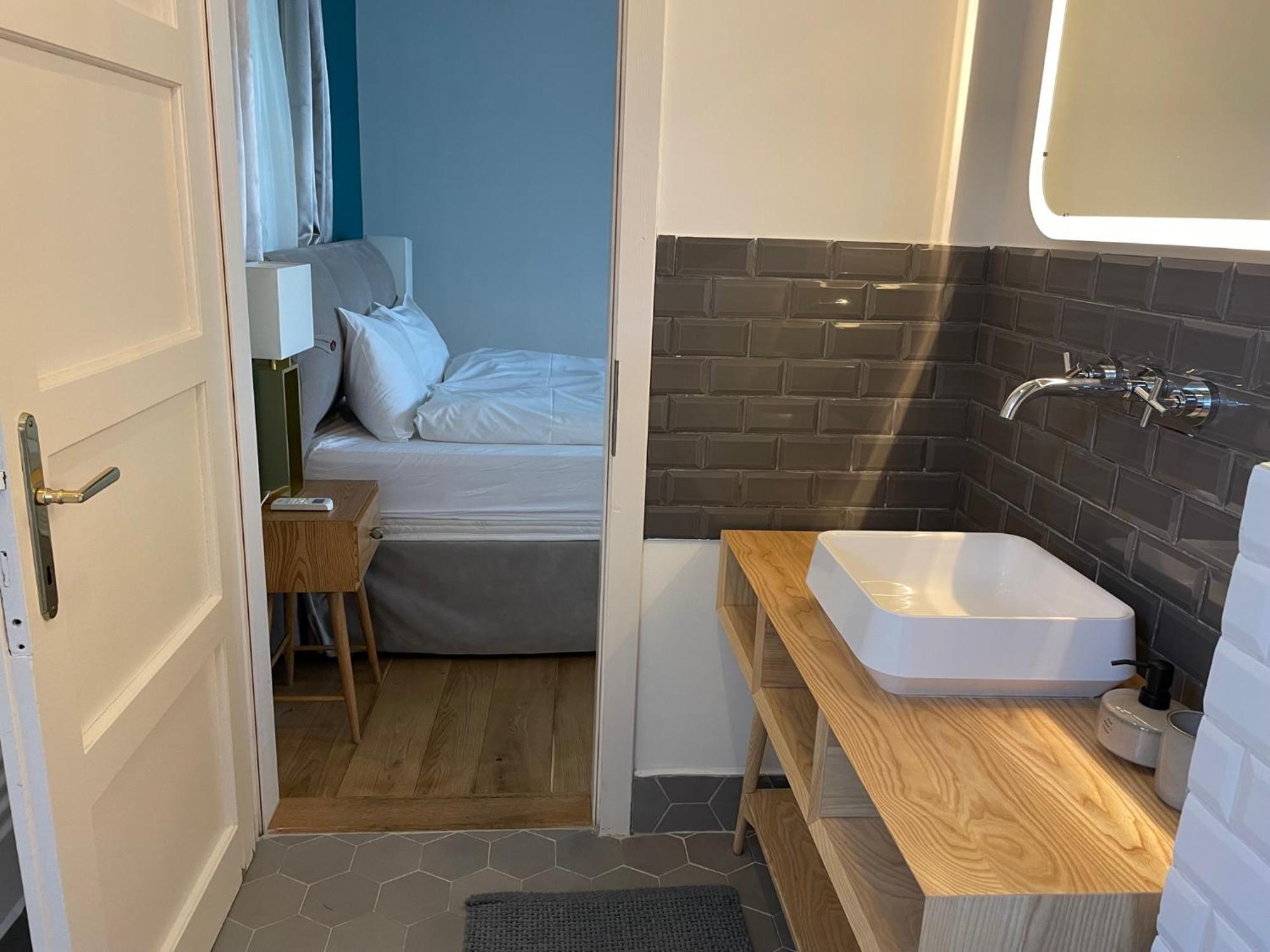 Frida Apartman, Exkluziv Varpanoramaval, A Belvaros Sziveben, Ingyenes Parkolassal Veszprém Buitenkant foto