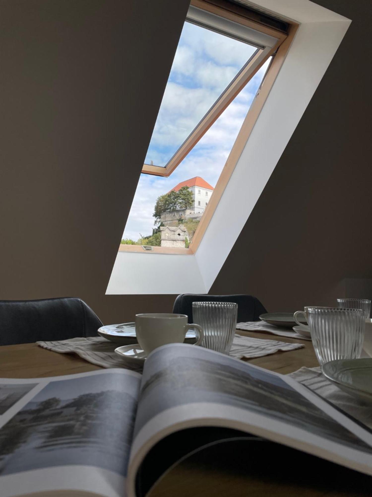 Frida Apartman, Exkluziv Varpanoramaval, A Belvaros Sziveben, Ingyenes Parkolassal Veszprém Buitenkant foto