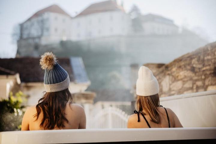 Frida Apartman, Exkluziv Varpanoramaval, A Belvaros Sziveben, Ingyenes Parkolassal Veszprém Buitenkant foto