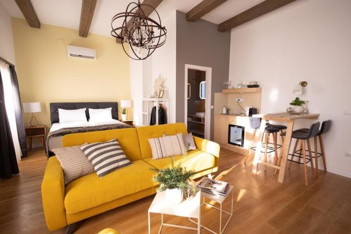 Frida Apartman, Exkluziv Varpanoramaval, A Belvaros Sziveben, Ingyenes Parkolassal Veszprém Buitenkant foto